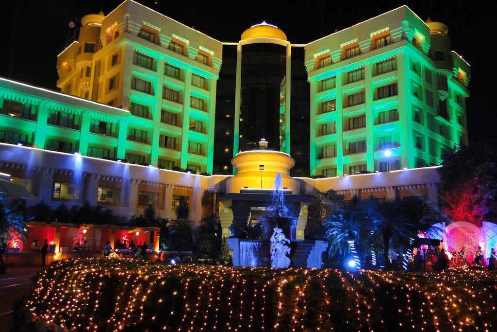 Hotel Swosti Premium Bhuvanesvar Kültér fotó