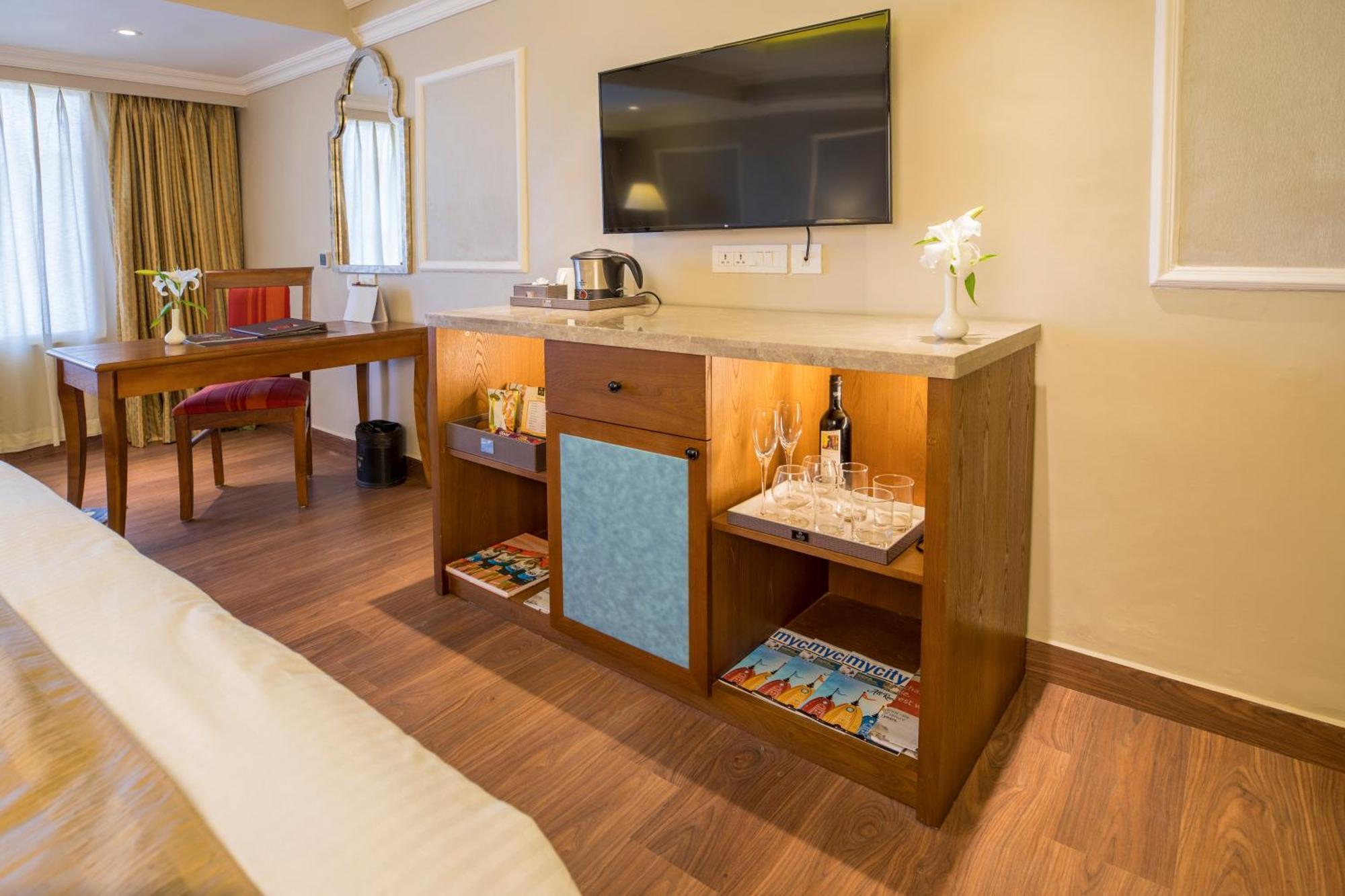 Hotel Swosti Premium Bhuvanesvar Kültér fotó